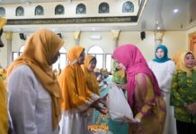 Pengajian Akbar Al-Hidayah Pesawaran Berbagi Bersama Anak Yatim dan Dhuafa di Bulan Suci